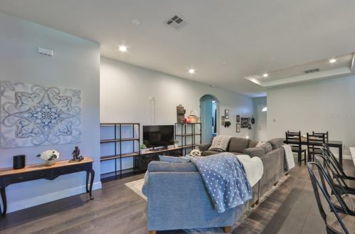 8704 El Portal Dr, Tampa FL  33604-1223 exterior