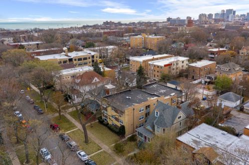 1527 Chase Ave, Chicago IL 60626-2142 exterior