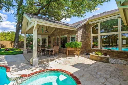 3006 Barton Pt Dr, Austin TX 78733-6322 exterior