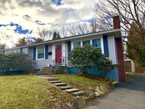 59 Holden St, Worcester, MA 01605-3143