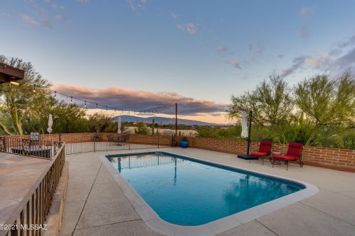 4150 La Cadena, Tucson AZ 85718-6148 exterior