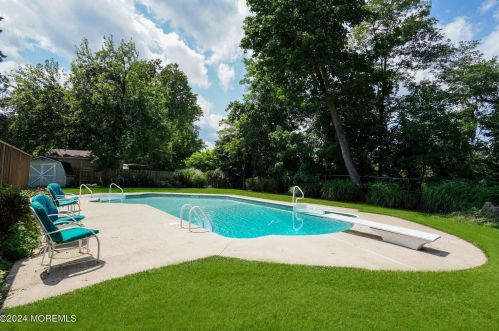 17 Arlene Dr, West Long Branch, NJ 07764-1158