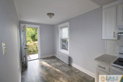 20 Silver Lk Ave, Edison NJ 08817-5248 exterior