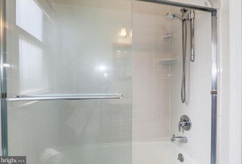 2998 Glenora Ln, Rockville MD 20850-3055 exterior