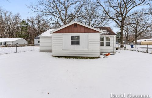 2386 Manahan Ave, Meskegon MI 49444-2666 exterior