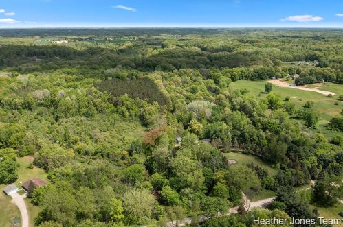 5682 Bartonville Rd, Belding MI 48809-8708 exterior