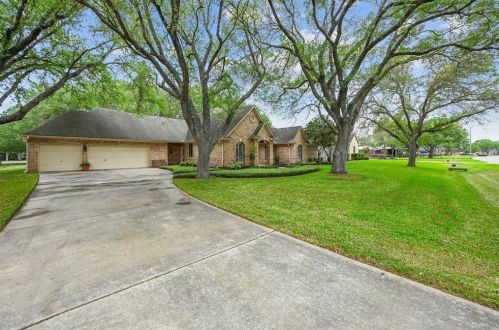 5502 Westerdale Dr, Fulshear TX 77441-4121 exterior