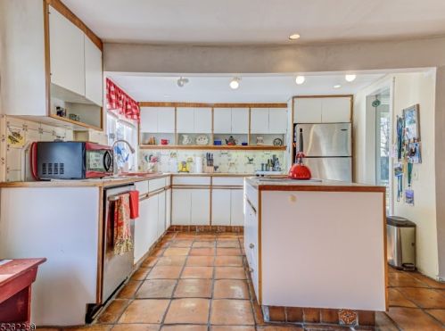 35 Main St, Clinton NJ 08809-1250 exterior