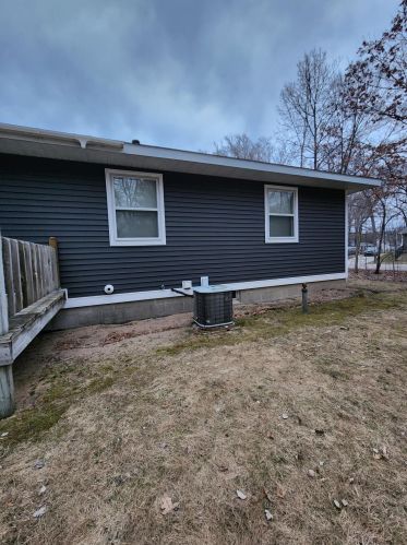 1821 Riv Rd, Meskegon MI 49445-1643 exterior