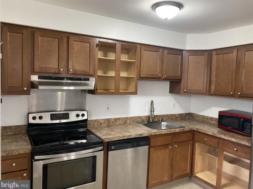 808 Garnet Dr, Burlington NJ  08016-4715 exterior