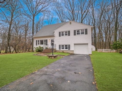 25 Foxcroft Rd, Parsippany, NJ 07834-3101