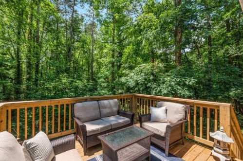 120 Finchley Ct, Atlanta GA  30328-2034 exterior