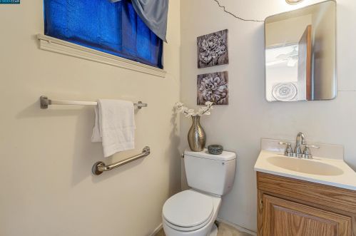 2448 Tanager Ct, Concord CA 94520-1523 exterior