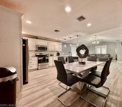 754 105 Ave, Naples FL 34108-1842 exterior