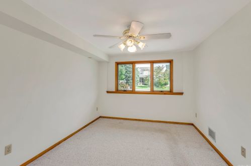 6 Gaymor Ln, Commack NY 11725-1305 exterior