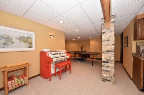 6945 Tesch Ave, Milwaukee WI 53220-2417 exterior