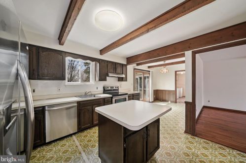 9924 Bedfordshire Ct, Rockville MD 20854-2015 exterior