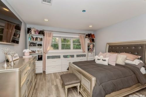 480 Commack Rd, Commack NY  11725-5011 exterior