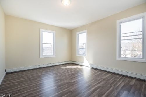 30 Glover Ave, West Paterson NJ 07424-2843 exterior