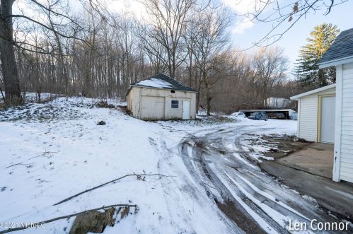 1921 Douglas Ave, Kalamazoo MI 49007-1638 exterior