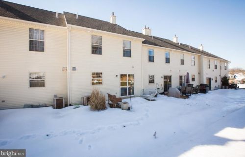 211 Cherrywood Ct, Pottstown PA 19464-9230 exterior