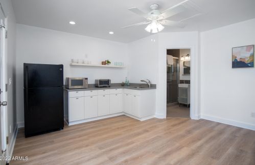 1242 Edgemont Ave, Phoenix AZ 85035-1735 exterior