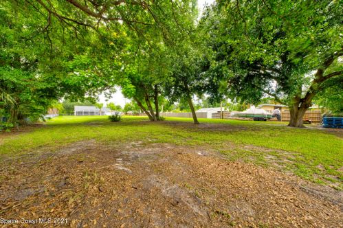 1520 Tropical Trl, Merritt Island FL 32952-5135 exterior