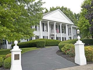 2054 Hycroft Dr, Pittsburgh, PA 15241-2249