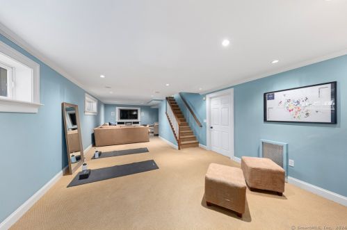 38 Pequot Trl, Westport CT 06880-2930 exterior