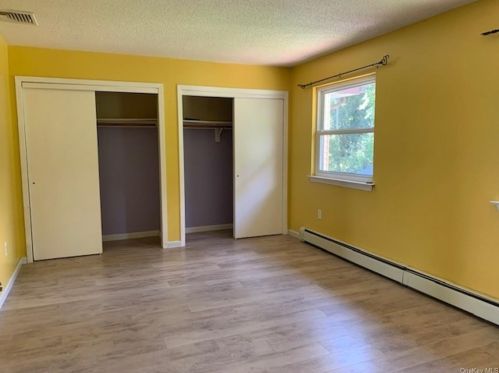 18 Cedar Ct, Middletown NY 10940-6940 exterior