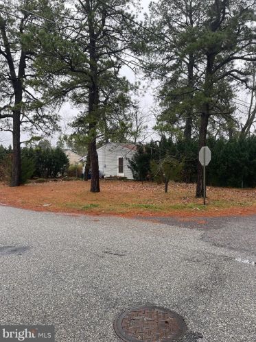 106 Cherokee Dr, Browns Mills NJ  08015-6251 exterior