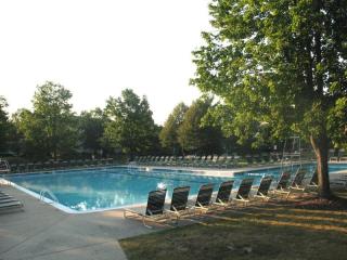 47 Commonwealth Dr, Basking Ridge NJ  07920-3061 exterior