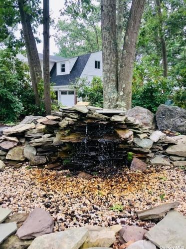 2 Leroy Ct, Commack NY  11725-1703 exterior