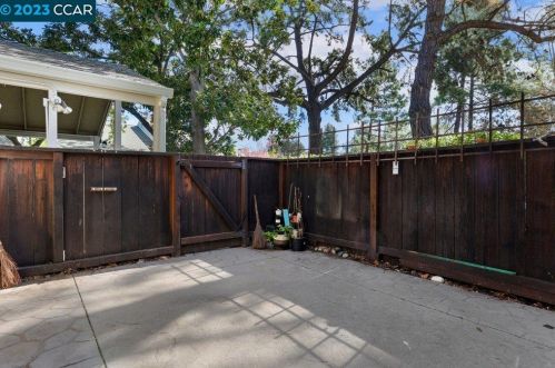 372 Camelback Rd, Concord CA  94523-1357 exterior