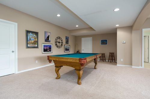 8690 Oakland Hl Cir, Kalamazoo MI 49024-5298 exterior