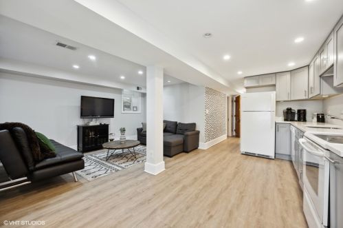 2455 Winona St, Chicago IL 60625-2504 exterior