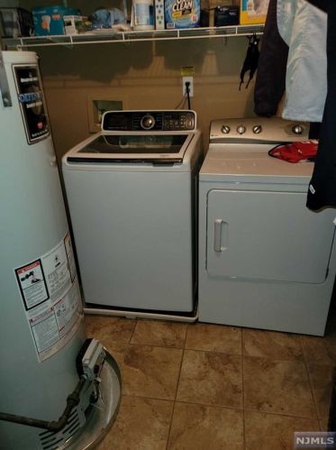 578 Holly Ct, Mahwah NJ 07430-3437 exterior