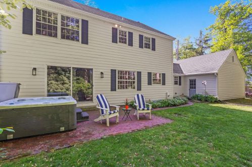 6440 Santa Monica Blvd, Milwaukee WI  53217-4249 exterior