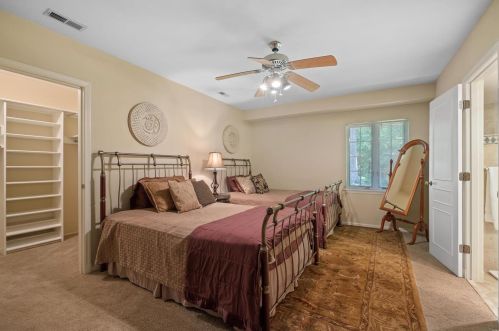 13592 Royal Glen Dr, Saint Louis MO 63131-1029 exterior