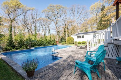 31 Craig Dr, Huntington Station NY 11746-4704 exterior