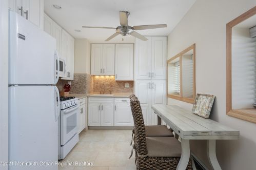 10 Inlt Dr, Point Pleasant Beach NJ 08742-2642 exterior