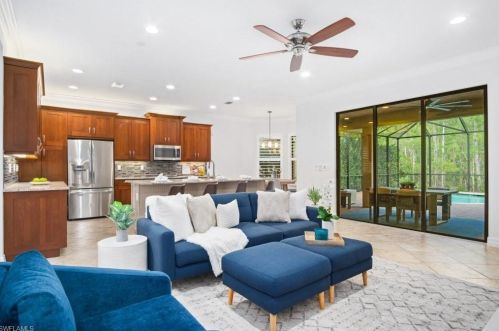 3415 Pacific Dr, Naples FL 34119-8664 exterior