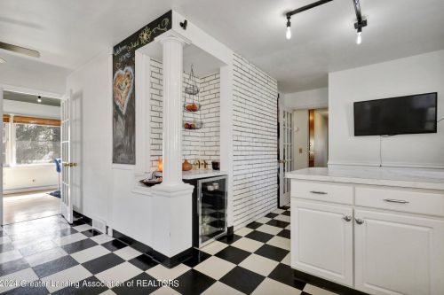 615 Burcham Dr, East Lansing MI 48823-2746 exterior