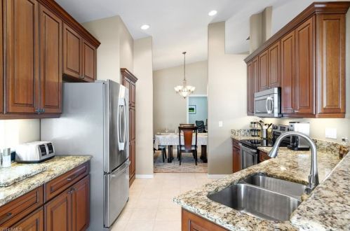 96 Glen Eagle Cir, Naples FL 34104-5716 exterior