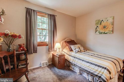 420 Hidden Vly Rd, Chester PA 19014-2534 exterior