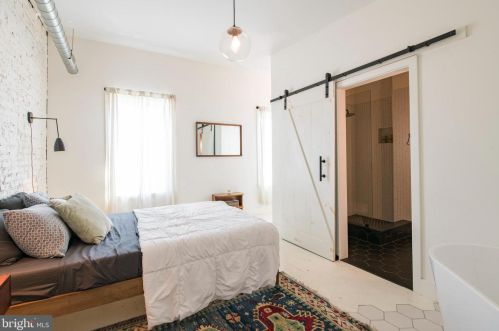 2026 Howard St, Philadelphia PA 19148-3334 exterior