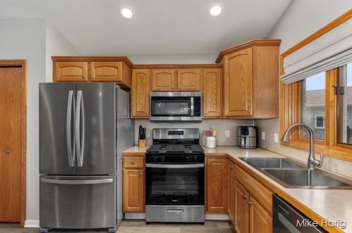 1631 Lisa Dr, Byron Township MI 49315-8122 exterior