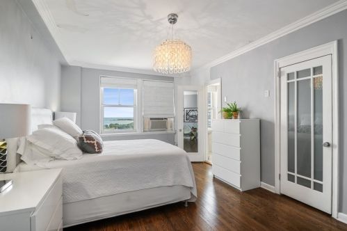 5555 Sheridan Rd, Chicago IL  60640-1609 exterior