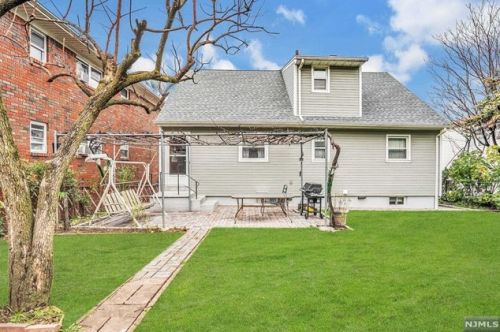 190 Maple St, Fairview NJ 07022-1512 exterior