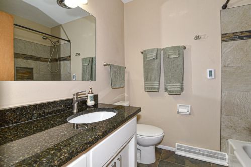 4460 15 St, Milwaukee WI 53221-2320 exterior